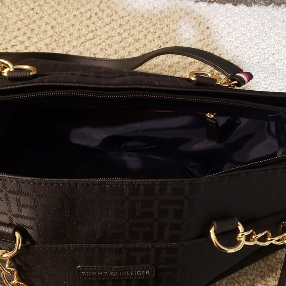 Brand New Tommy Hilfiger Purse - Picture 2 of 3